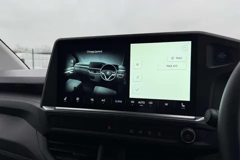 BT75CHH Volkswagen Transporter 2.0 TDI 150 Commerce Pro Van Auto Thumbnail #19