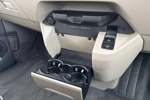 DA75URF Volkswagen California Ocean T7 SWB 150 PS DSG - 19' Wheels /Advanced Parking Pack Thumbnail #19