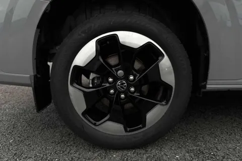 BT75CHH Volkswagen Transporter 2.0 TDI 150 Commerce Pro Van Auto Thumbnail #22