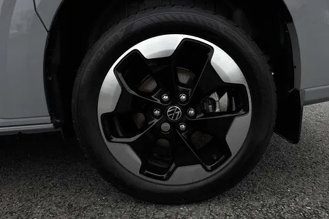 BT75CHH Volkswagen Transporter 2.0 TDI 150 Commerce Pro Van Auto Thumbnail #23