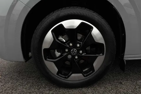 BT75CHH Volkswagen Transporter 2.0 TDI 150 Commerce Pro Van Auto Thumbnail #24