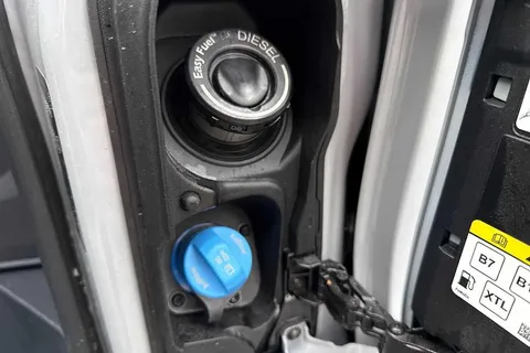 BT75CHH Volkswagen Transporter 2.0 TDI 150 Commerce Pro Van Auto Thumbnail #25