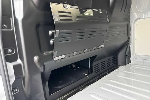 BT75CHH Volkswagen Transporter 2.0 TDI 150 Commerce Pro Van Auto Thumbnail #32