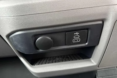 BT75CHH Volkswagen Transporter 2.0 TDI 150 Commerce Pro Van Auto Thumbnail #38