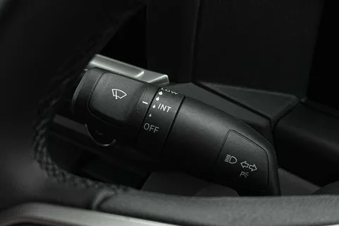 BT75CHH Volkswagen Transporter 2.0 TDI 150 Commerce Pro Van Auto Thumbnail #39