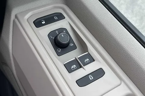 DA75URF Volkswagen California Ocean T7 SWB 150 PS DSG - 19' Wheels /Advanced Parking Pack Thumbnail #47