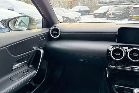 LL69KYZ Mercedes-Benz A Class 1.3 A180 Sport (Executive) Euro 6 (s/s) 5dr Thumbnail #16