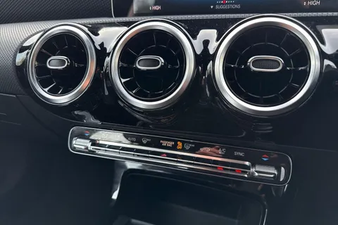 LL69KYZ Mercedes-Benz A Class 1.3 A180 Sport (Executive) Euro 6 (s/s) 5dr Thumbnail #20