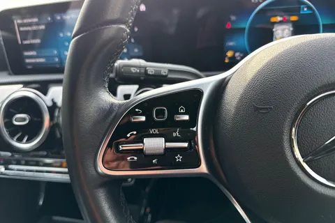 LL69KYZ Mercedes-Benz A Class 1.3 A180 Sport (Executive) Euro 6 (s/s) 5dr Thumbnail #33