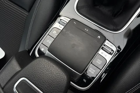 LL69KYZ Mercedes-Benz A Class 1.3 A180 Sport (Executive) Euro 6 (s/s) 5dr Thumbnail #42