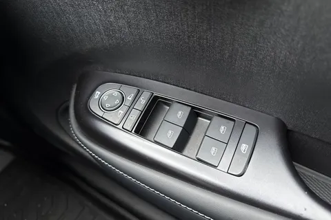 DE75UKW BYD Dolphin 60.48kWh Design Auto 5dr Thumbnail #42