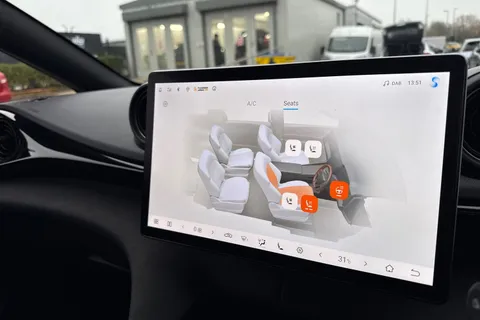 DE75UKW BYD Dolphin 60.48kWh Design Auto 5dr Thumbnail #56