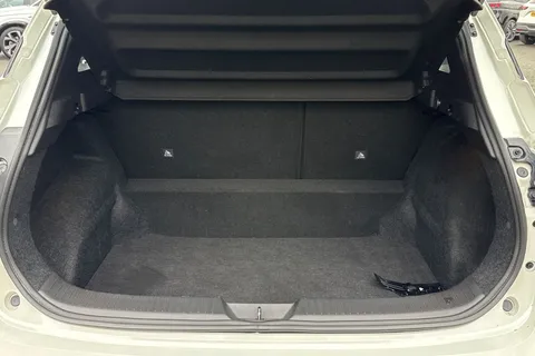 BT72UHX Nissan Qashqai 1.3 DIG-T MHEV Acenta Premium XTRON Euro 6 (s/s) 5dr Thumbnail #8