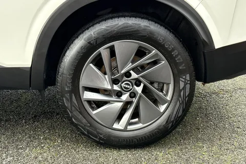 BT72UHX Nissan Qashqai 1.3 DIG-T MHEV Acenta Premium XTRON Euro 6 (s/s) 5dr Thumbnail #13