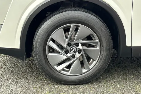 BT72UHX Nissan Qashqai 1.3 DIG-T MHEV Acenta Premium XTRON Euro 6 (s/s) 5dr Thumbnail #14
