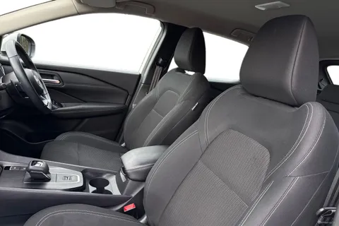 BT72UHX Nissan Qashqai 1.3 DIG-T MHEV Acenta Premium XTRON Euro 6 (s/s) 5dr Thumbnail #17