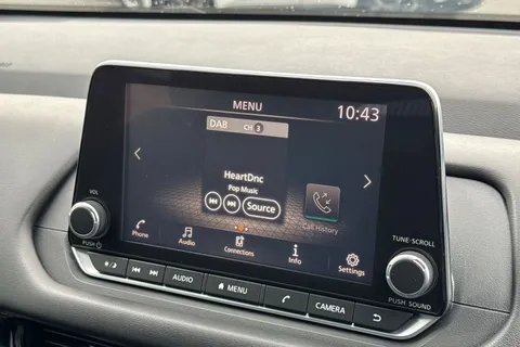 BT72UHX Nissan Qashqai 1.3 DIG-T MHEV Acenta Premium XTRON Euro 6 (s/s) 5dr Thumbnail #18