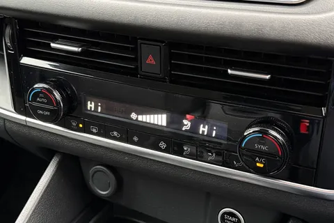 BT72UHX Nissan Qashqai 1.3 DIG-T MHEV Acenta Premium XTRON Euro 6 (s/s) 5dr Thumbnail #23