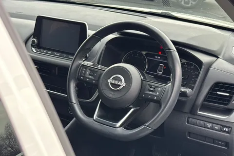 BT72UHX Nissan Qashqai 1.3 DIG-T MHEV Acenta Premium XTRON Euro 6 (s/s) 5dr Thumbnail #31