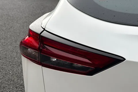 BT72UHX Nissan Qashqai 1.3 DIG-T MHEV Acenta Premium XTRON Euro 6 (s/s) 5dr Thumbnail #32