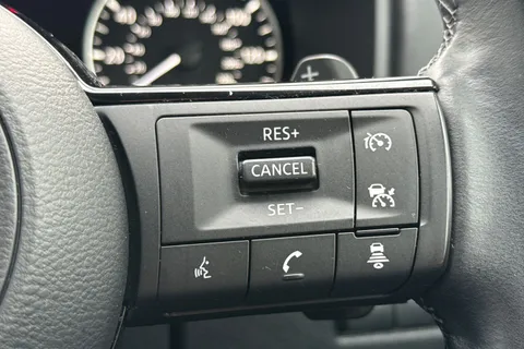 BT72UHX Nissan Qashqai 1.3 DIG-T MHEV Acenta Premium XTRON Euro 6 (s/s) 5dr Thumbnail #36