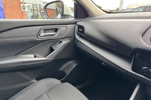 BT72UHX Nissan Qashqai 1.3 DIG-T MHEV Acenta Premium XTRON Euro 6 (s/s) 5dr Thumbnail #42