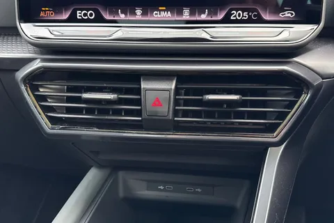 DK75VJM CUPRA Formentor 1.5 eHybrid 25.8kWh VZ3 DSG Euro 6 (s/s) 5dr Thumbnail #23