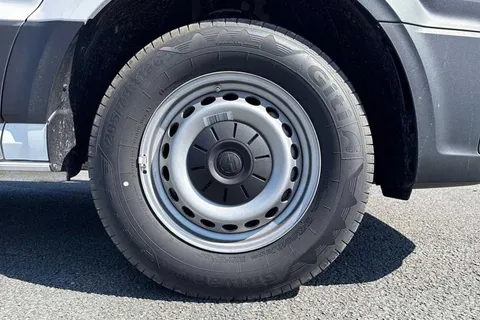 DG75CHL Volkswagen Crafter CR35 Commerce MWB 140 PS FWD  - 25 Model Year/Business Pack Thumbnail #10