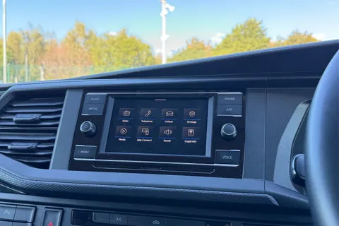 DG74CXO Volkswagen Transporter 2.0 TDI 150 Highline Van Thumbnail #17