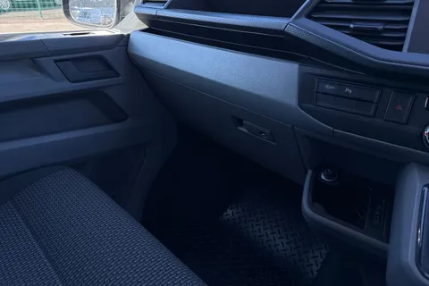 DG74CXO Volkswagen Transporter 2.0 TDI 150 Highline Van Thumbnail #20