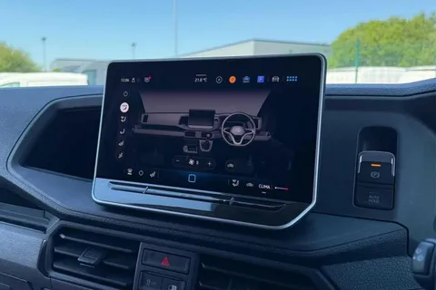 DG75CHL Volkswagen Crafter CR35 Commerce MWB 140 PS FWD  - 25 Model Year/Business Pack Thumbnail #22