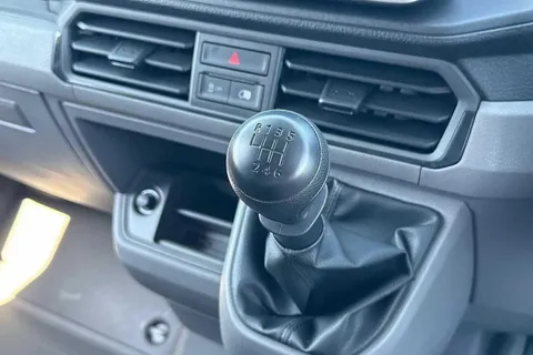 DG75CDX Volkswagen Crafter CR35 Commerce MWB 140 PS FWD  - 25 Model Year/Business Pack Thumbnail #23