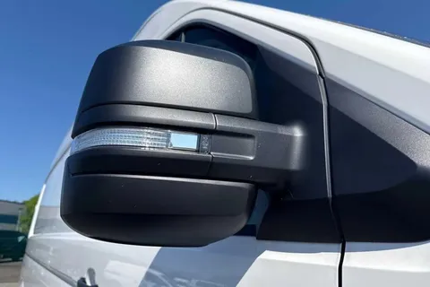 DG75CCY Volkswagen Crafter CR35 Commerce MWB 140 PS FWD  - 25 Model Year/Business Pack Thumbnail #25