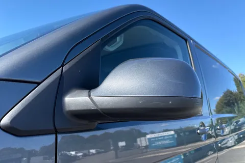 DG74CXO Volkswagen Transporter 2.0 TDI 150 Highline Van Thumbnail #27