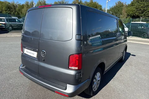DG74CXO Volkswagen Transporter 2.0 TDI 150 Highline Van Thumbnail #30