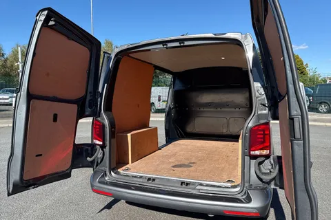 DG74CXO Volkswagen Transporter 2.0 TDI 150 Highline Van Thumbnail #32