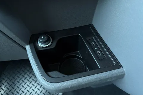 DG74CXO Volkswagen Transporter 2.0 TDI 150 Highline Van Thumbnail #43