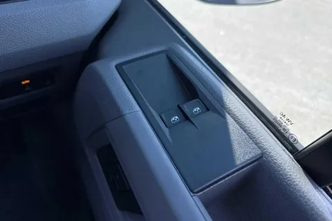 DG75CCY Volkswagen Crafter CR35 Commerce MWB 140 PS FWD  - 25 Model Year/Business Pack Thumbnail #45