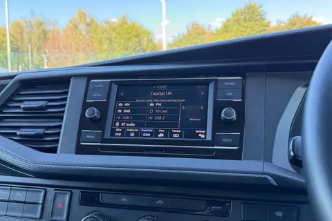 DG74CXO Volkswagen Transporter 2.0 TDI 150 Highline Van Thumbnail #47