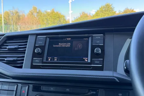 DG74CXO Volkswagen Transporter 2.0 TDI 150 Highline Van Thumbnail #48