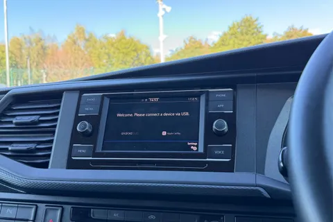 DG74CXO Volkswagen Transporter 2.0 TDI 150 Highline Van Thumbnail #49