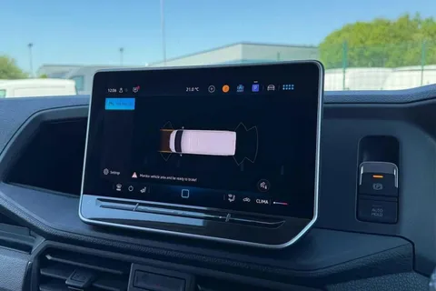 DG75CFY Volkswagen Crafter CR35 Commerce MWB 140 PS FWD  - 25 Model Year/Business Pack Thumbnail #51