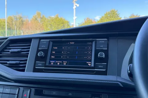 DG74CXO Volkswagen Transporter 2.0 TDI 150 Highline Van Thumbnail #51