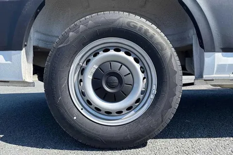 DG75CFO Volkswagen Crafter CR35 Commerce MWB 140 PS FWD  - 25 Model Year/Business Pack Thumbnail #11