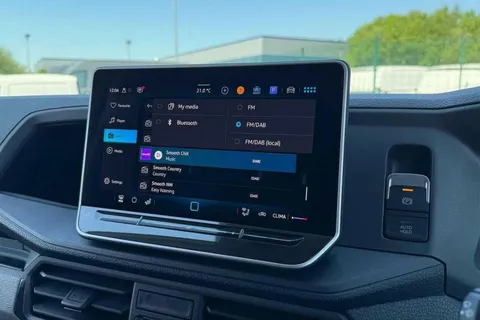 DG75CFO Volkswagen Crafter CR35 Commerce MWB 140 PS FWD  - 25 Model Year/Business Pack Thumbnail #48