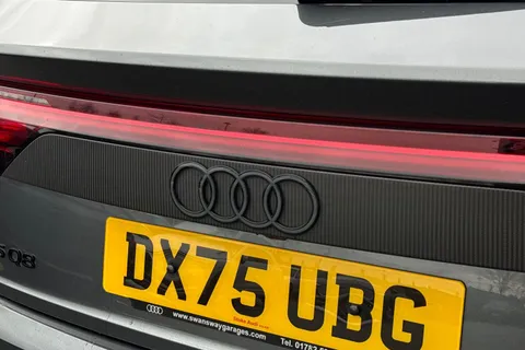 DX75UBG Audi RS Q8 SUV performance Carbon Vorsprung   640 PS tiptronic Thumbnail #29