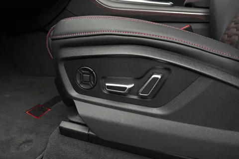 DX75UBG Audi RS Q8 SUV performance Carbon Vorsprung   640 PS tiptronic Thumbnail #45