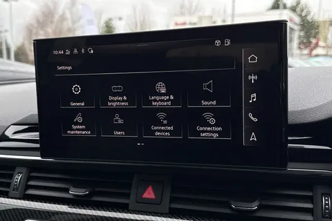 SV72WRX Audi RS 4 Avant RS 4 Avant Carbon Black   450 PS tiptronic Thumbnail #38