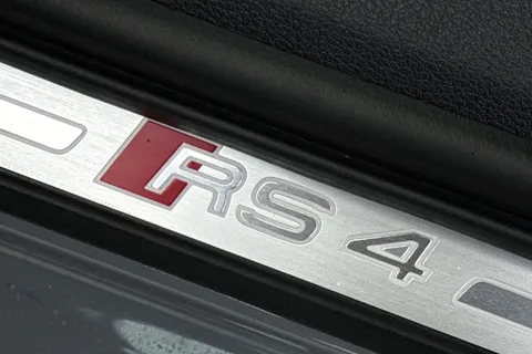 SV72WRX Audi RS 4 Avant RS 4 Avant Carbon Black   450 PS tiptronic Thumbnail #45