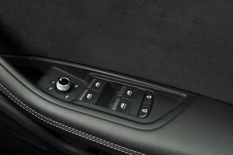 SV72WRX Audi RS 4 Avant RS 4 Avant Carbon Black   450 PS tiptronic Thumbnail #57